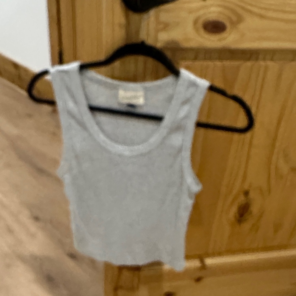 Grey cropped tank